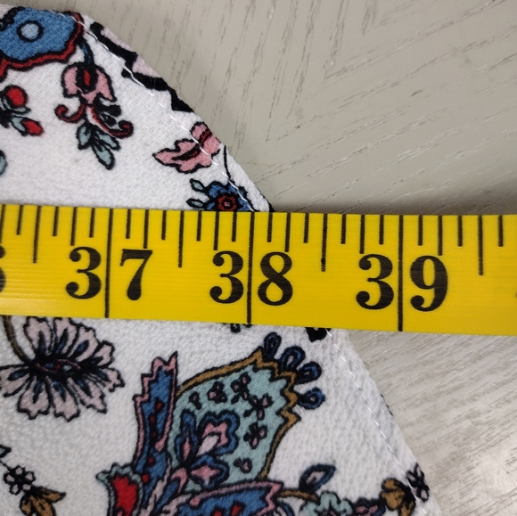 Beautiful handkerchief dress - Picture 14 of 15